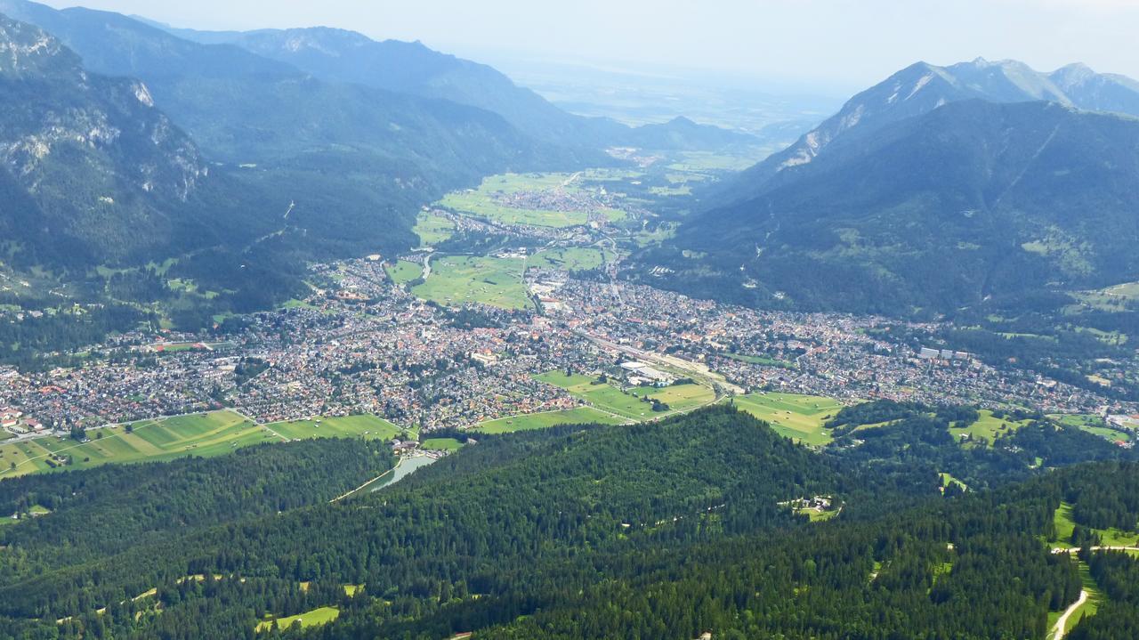 Ferienwohnung Am Kurpark -Wohnung 3,150Qm- Mit Lift 加爾米施-帕滕基興 外观 照片